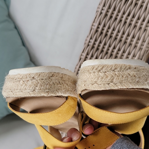 🤍Universal Thread Sandals - Picture 4 of 10